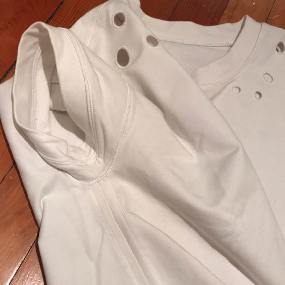 Lululemon withe top - Picture 4 of 6